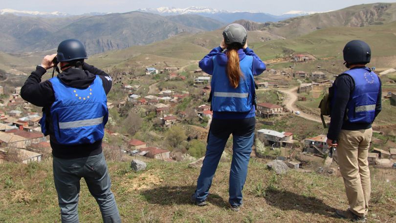 ԵՄ դիտորդները կամ պետք է սկսեն աշխատել արդյունավետ, կամ պետք է գնան. Արթուր Վանեցյան