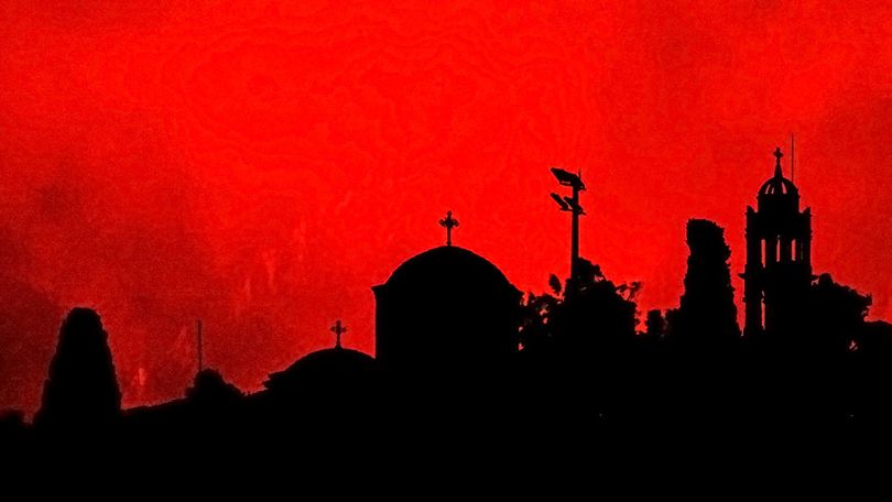 На греческом Хиосе сотни квадратных километров зеленых насаждений превратились в пепел