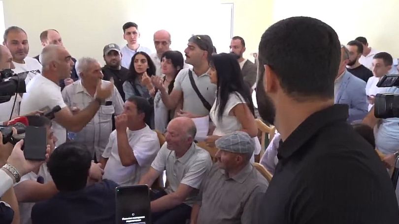 Ի՞նչ է տալու մեզ հանքի շահագործումը. Քարաբերդում հանրային լսումներն անցնում են լարված