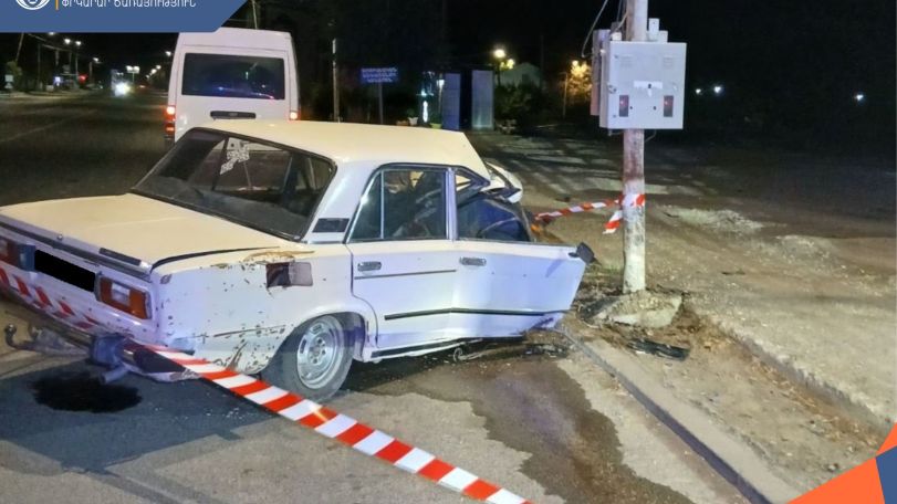 Սարդարապատ գյուղում մեքենան բախվել է սյանը