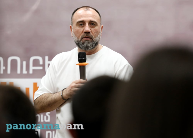 Кандидата в мэры Гюмри Рубена Мхитаряна вызвали в следственный отдел