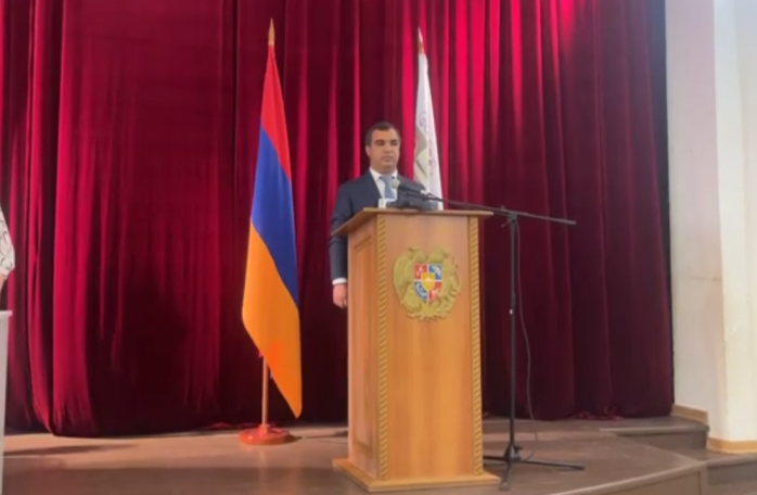 Володя Григорян официально вступил в должность мэра Паракара