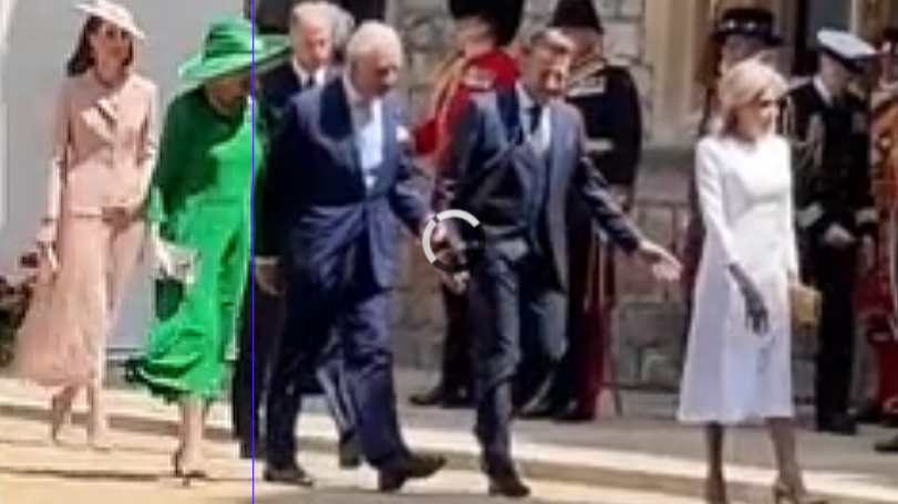 Жена Макрона публично отказалась дать ему руку во время прогулки с королем Британии