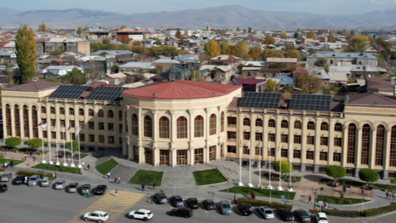 Գյումրու համայնքապետարանի երեք աշխատակից ձերբակալվել է. ՔԿ