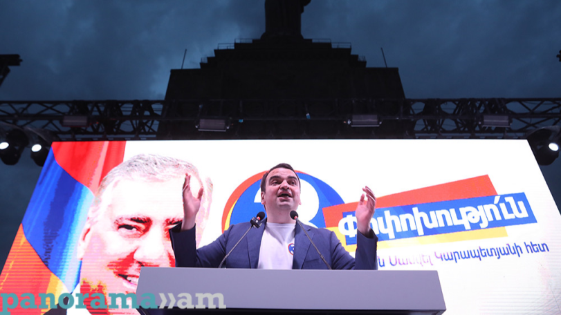 Live: Нарек Карапетян: У армянского общества есть вопросы к России, ответы на которые, уверены, получим