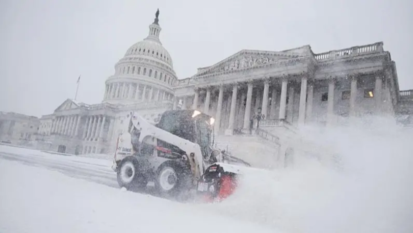 Мощный зимний шторм в США: 7 человек погибли, 800 тыс. остались без электричества