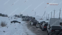 В Арагацотнской области Армении образовалась 18-километровая пробка
