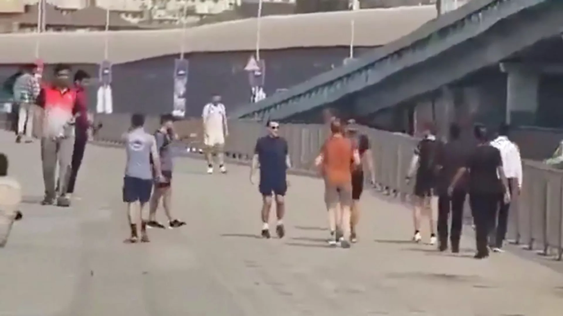 Макрон вышел на утреннюю пробежку во время визита в Мумбаи