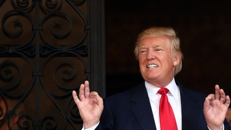 Трамп: Макрон, с которым жена обходится крайне скверно, все еще восстанавливается после удара в челюсть