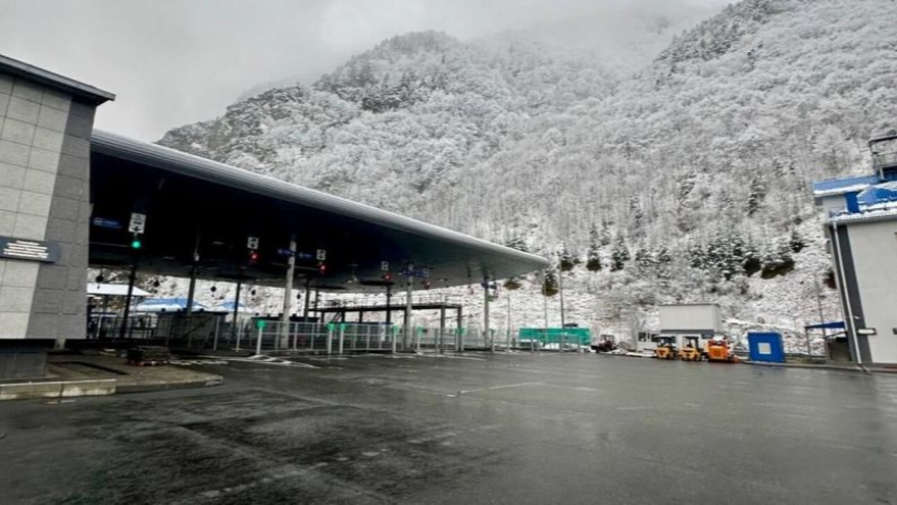 Дорогу через КПП «Верхний Ларс» открыли для всех видов транспорта