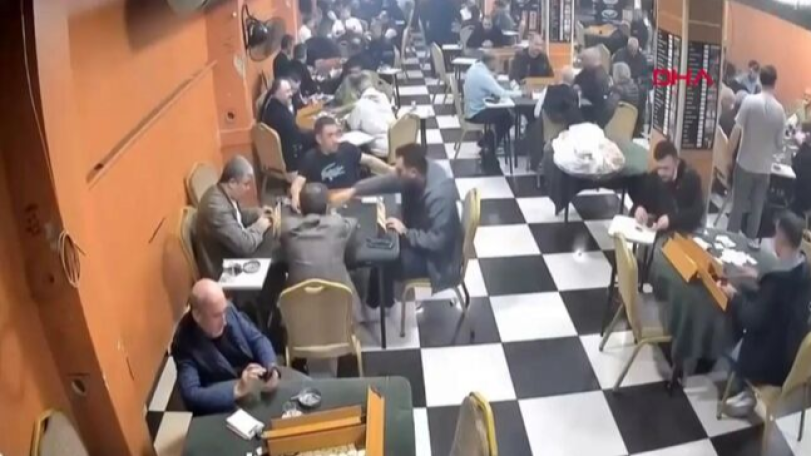 Посетители кафе в Турции перепутали звук динамиков с землетрясением