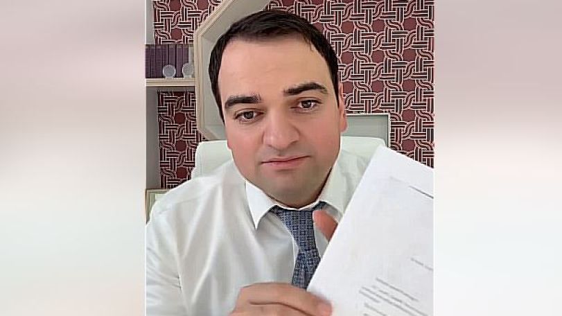 Нарек Карапетян показал написанное им 8 лет назад заявление, адресованное Главному военному комиссару Армении