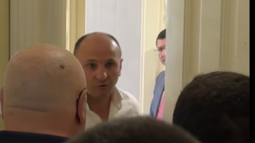 «Все в порядке, пойдем до конца»: почему пришли с обыском к Карену Симоняну?