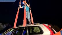 На автодороге Севан-Гавар автомобиль съехал в болото