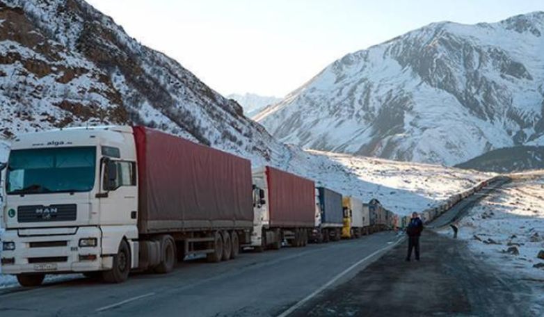 Լարսը փակ է բեռնատարների համար