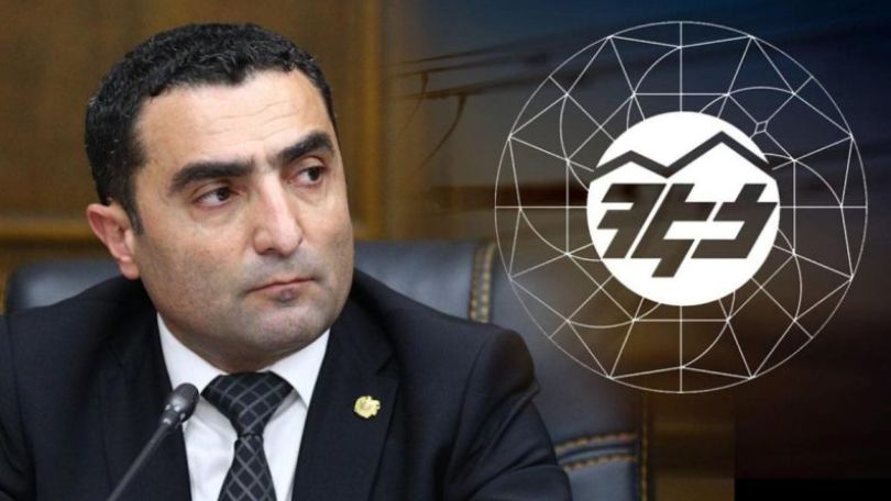 Ձեր նշանակած Ռոմանոս Պետրոսյանը ձեր հետ խորհրդակցո՞ւմ է, որ զանգվածաբար պաշտոնազրկում է ՀԷՑ մասնաճյուղերի տնօրեններին. Մանուկյանը՝ ՀԾԿՀ նախագահին