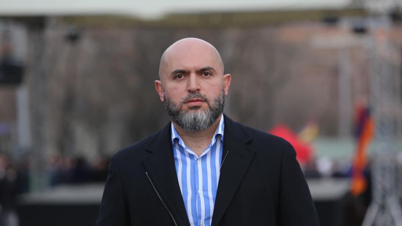 Արմեն Աշոտյանը դուրս եկավ տնային կալանքից