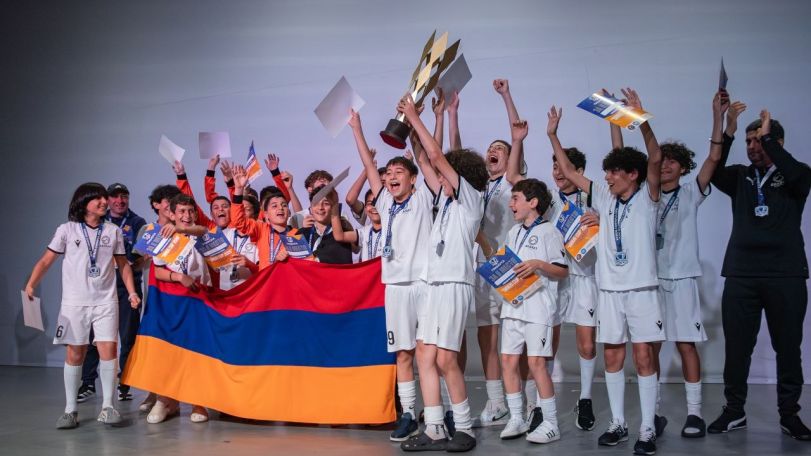 «Արարատ-Արմենիա-2013»-ի պատանի ֆուտբոլիստները Սոչիում արծաթե մեդալ նվաճեցին