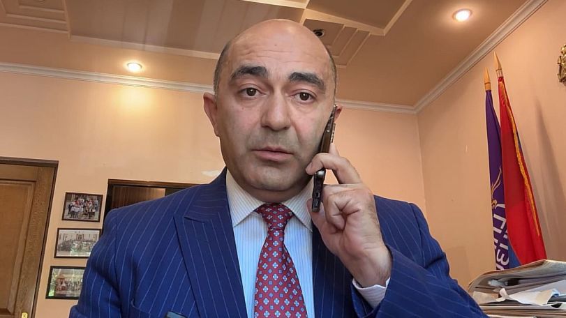 Մարուքյանն ուղիղ եթերում զանգահարեց «Հայաստան» և «Պատիվ ունեմ» խմբակցության ղեկավարներին