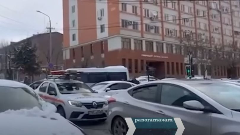 Snow leaves Yerevan roads icy amid inaction of city authorities