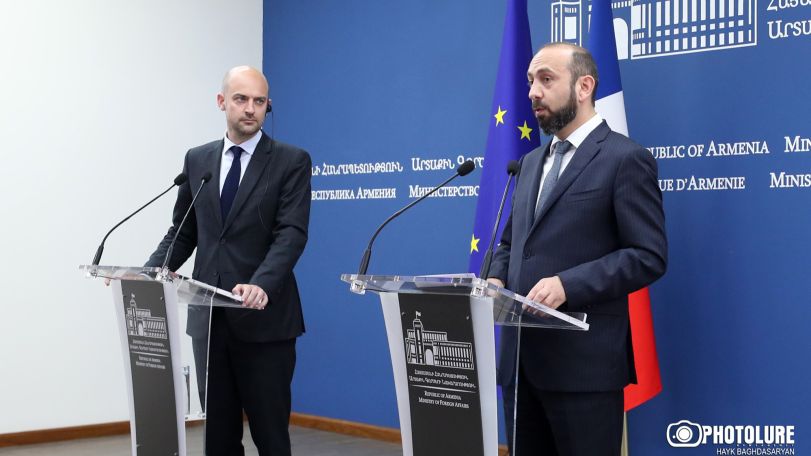 Armenian FM again urges Azerbaijan to sign peace deal