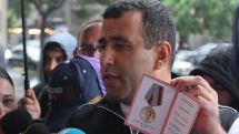 Լավ օրից չէ, որ ընտրել ենք պայքարի այս ձևն ու հրաժարվում ենք մեր մեդալներից. Պատերազմների մասնակից Արմեն Պետրոսյան