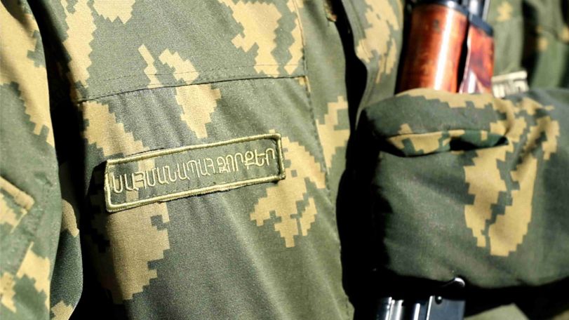 Ըստ նախնական տվյալների՝ իրեն ամրակցված ինքնաձիգից ստանալով հրազենային վնասվածք՝  զինծառայողը մահացել է․ ԱԱԾ