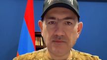 Փաշինյանը հագել է հեղափոխության օրերի շապիկն ու հիշել «Հայեր ջան, դուխով» երգը