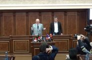Գյումրու ավագանու նիստին ՔՊ-ն չի մասնակցում. Ղուկասյանը հնչեցրեց Տերունական աղոթքը