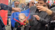 Участники митинга возле посольства Армении в Москве сожгли портрет Пашиняна