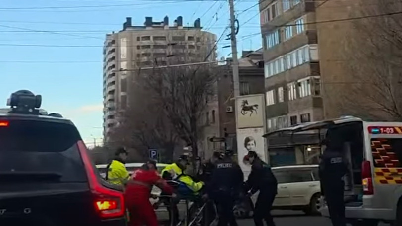 После наезда на него в Ереване госпитализирован сотрудник Патрульной службы Полиции МВД Армении