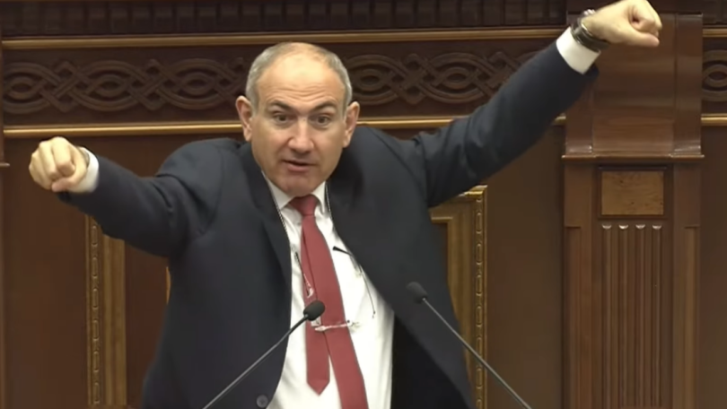 «Чем же вы сильны-то?» Пашинян продолжил полемику с оппонентами и после брифинга