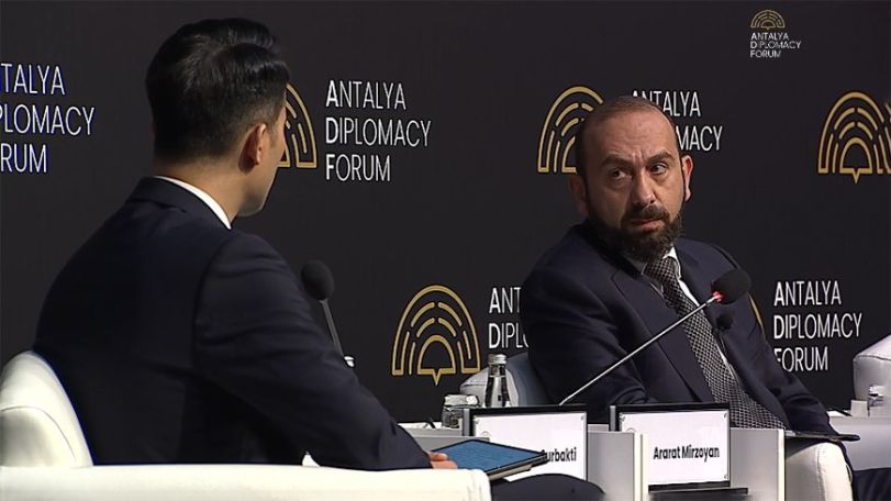 Պաշտոնապես ասում եմ՝ ՀՀ Սահմանադրության մեջ ոչինչ չկա այն մասին, որ Ղարաբաղը Հայաստանի մաս է. Միրզոյանը՝ Բայրամովին