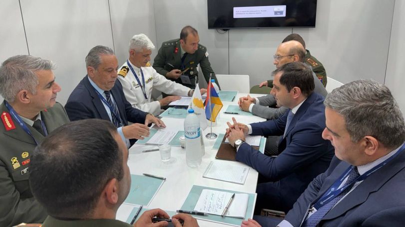 Armenian defense minister meets with Cypriot counterpart
