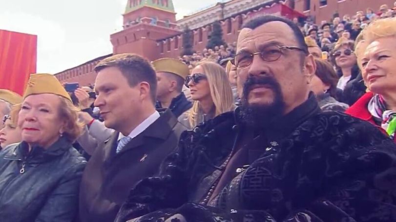 Кустурица и Сигал посетили парад Победы в Москве