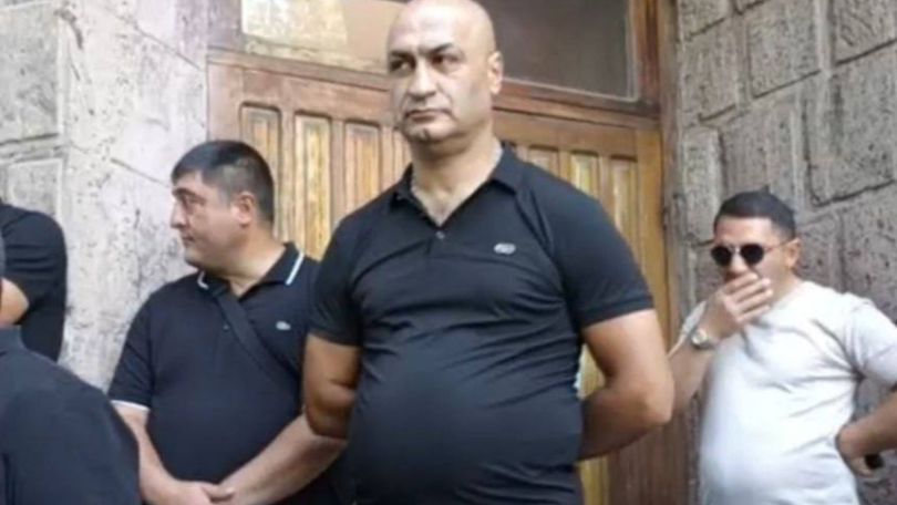 Միքայել Սրբազանի պաշտպանին թույլ չեն տվել ներկա գտնվել Շիրակի թեմի առաջնորդարանում տեղի ունեցող խուզարկությանը