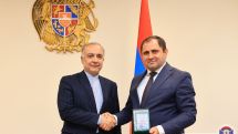 Armenian defense minister meets with outgoing Iranian envoy