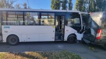 В Воронеже автобус попал в ДТП, среди пострадавших - подростки