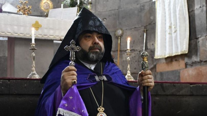 Глава Арагацотнской епархии ААЦ епископ Мкртыч Прошян находится в следственном отделе ереванского административного района Кентрон