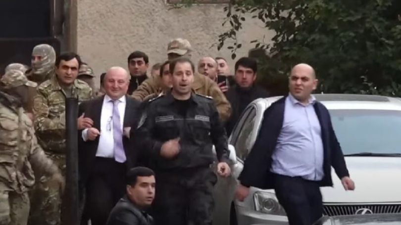 Мэра Гюмри Вардана Гукасяна задержали и перевозят в Ереван