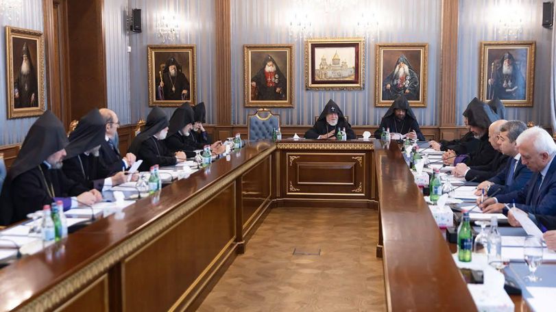 Հոգևոր խորհրդի հերթական ժողովի օրակարգում են հայրենական կյանքի մարտահրավերներին, հակաեկեղեցական արշավին, գերիներին առնչվող հարցերը