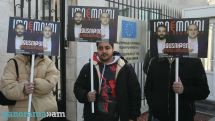 «Ты против Никола Пашиняна – значит, будешь осужден»: команда AntiFake.am провела акцию у здания представительства ЕС в Ереване