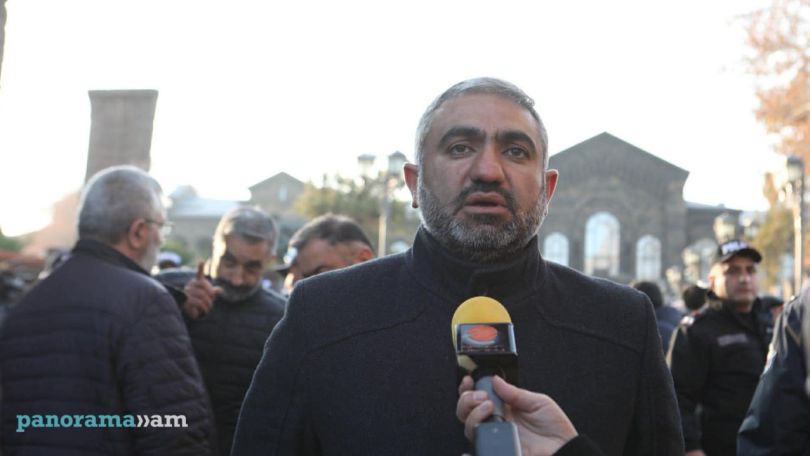 Կաթողիկոսն իր գահին նստելու է մինչև իր վախճանը․ Տեր Փառեն քահանա