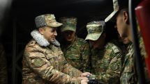 Несущим боевое дежурство военным в Армении вручили ценные подарки