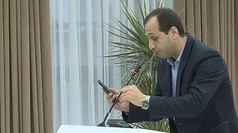 Մտե՞լ եք Չորրորդ գյուղի դպրոցի մյուս մասնաշենք, փոքր երեխաների կյանքին վտանգ է սպառնում. Արշակ Սարգսյանը՝ ՔՊ-ականին ավագանուն