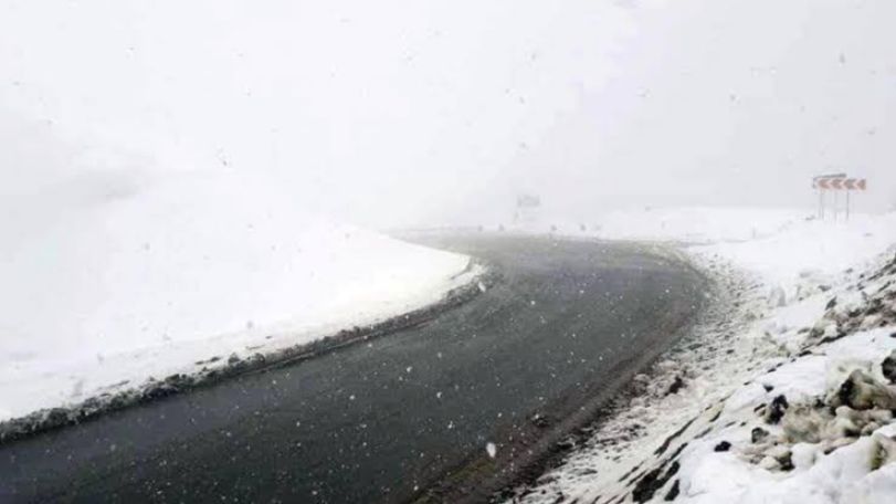 Հայաստանում սաստիկ բքի, տեսանելիության բացակայության պայմաններում ճանապարհները ժամանակ առ ժամանակ փակվում են