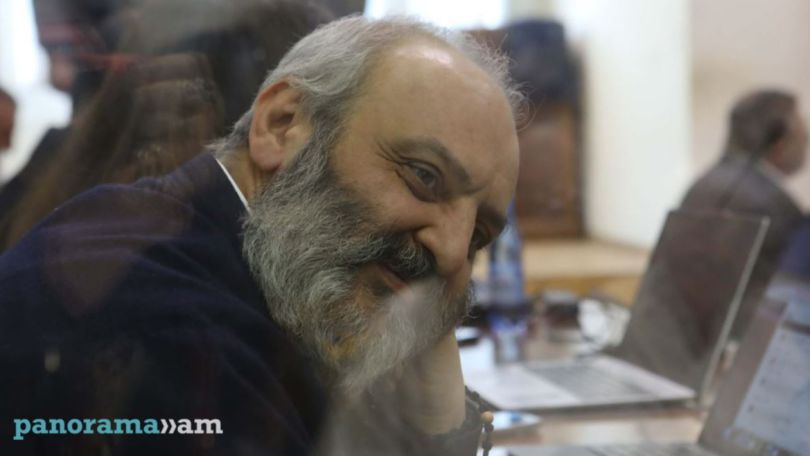 Архиепископ Баграт Галстанян: Занимающий пост премьера Армении тоже должен явиться в суд и ответить
