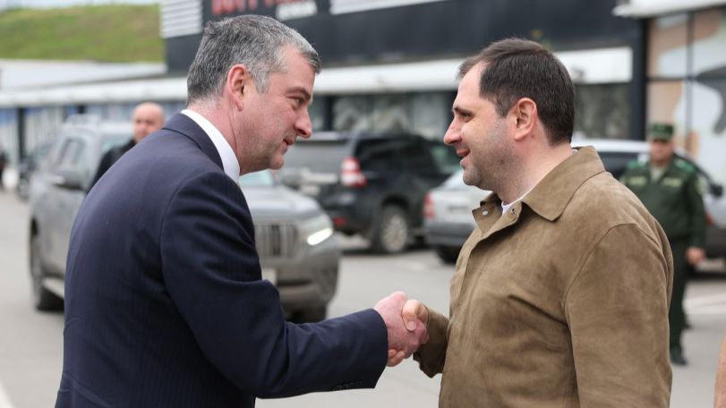 Armenian defense minister travels to Georgia