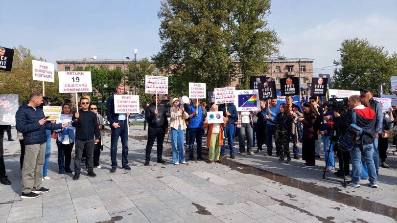 Свободу удерживаемым в Баку пленным! Акция на фоне саммита Европейского политического сообщества в Ереване