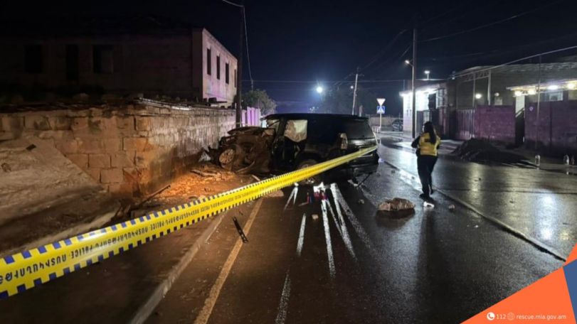 «Lexus»-ը դուրս է եկել ճանապարհի երթևեկելի հատվածից և բախվել բետոնե ցանկապատին, կա տուժած